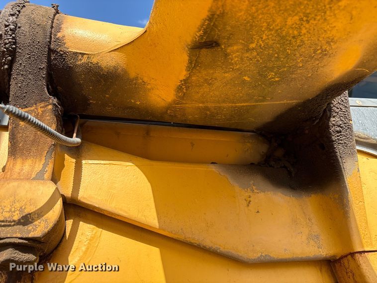 image for item EA7474 2003 John Deere 672CH motor grader