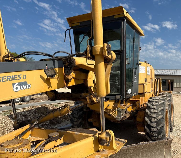 image for item EA7474 2003 John Deere 672CH motor grader