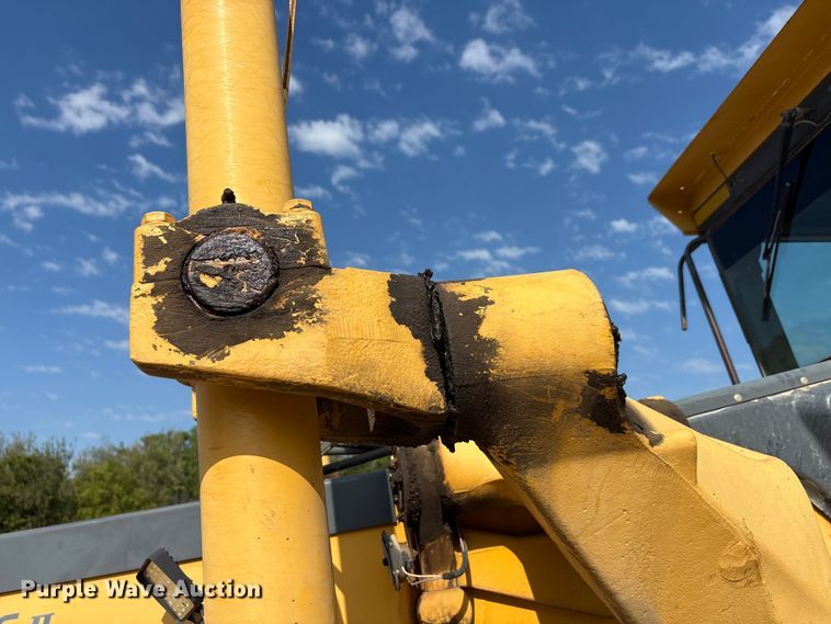 image for item EA7474 2003 John Deere 672CH motor grader