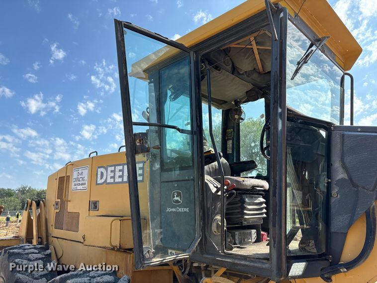 image for item EA7474 2003 John Deere 672CH motor grader