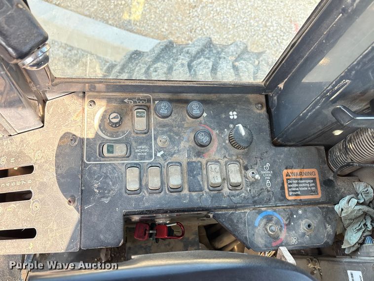 image for item EA7474 2003 John Deere 672CH motor grader