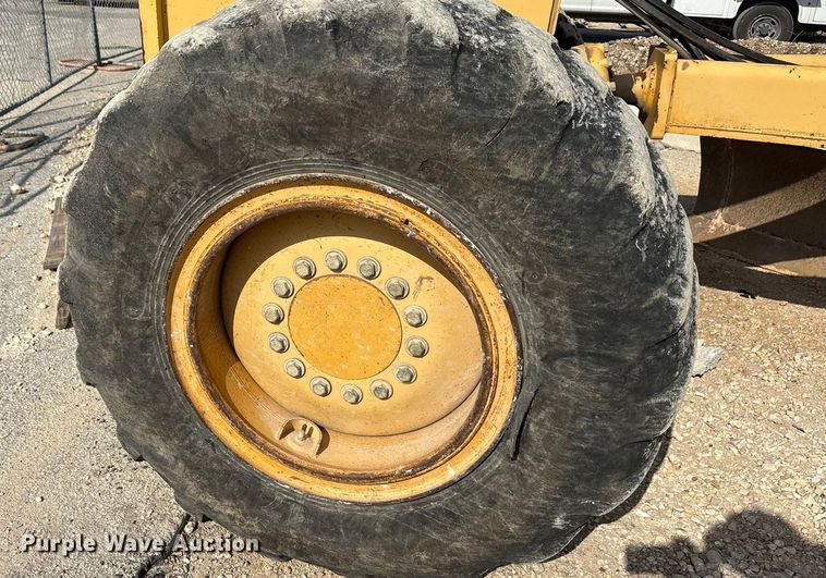 image for item EA7474 2003 John Deere 672CH motor grader