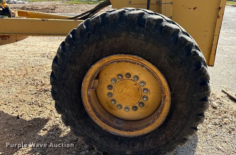 image for item EA7474 2003 John Deere 672CH motor grader