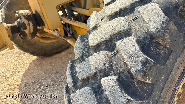 image for item EA7474 2003 John Deere 672CH motor grader