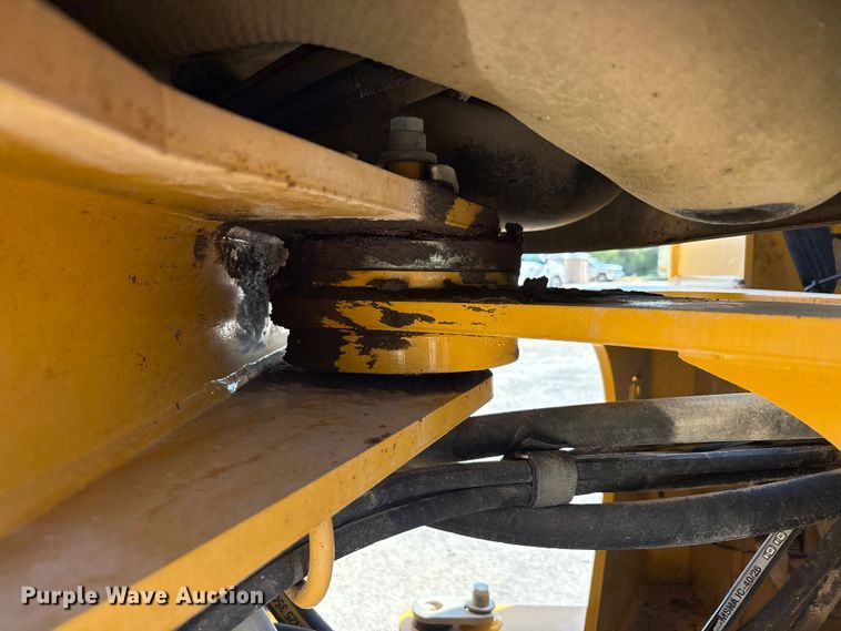 image for item EA7475 2013 John Deere 524K wheel loader