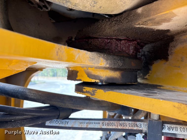 image for item EA7475 2013 John Deere 524K wheel loader