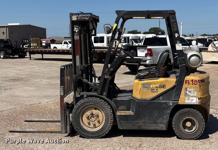 image for item EA7486 Daewoo G25E-3 forklift