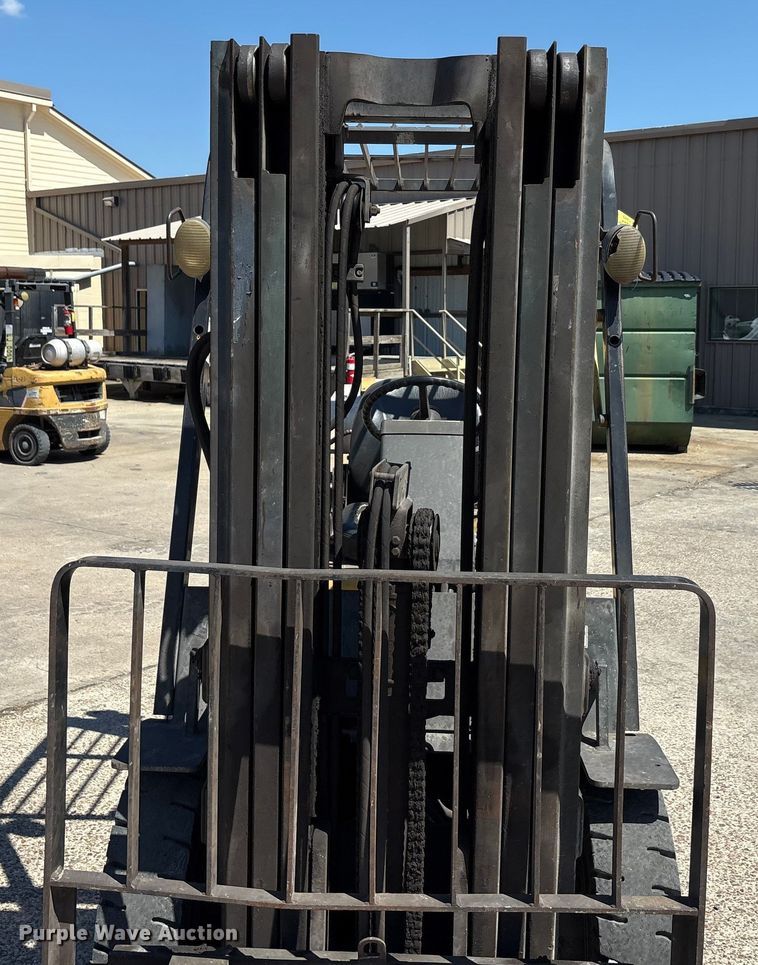 image for item EA7486 Daewoo G25E-3 forklift