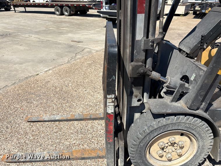 image for item EA7486 Daewoo G25E-3 forklift