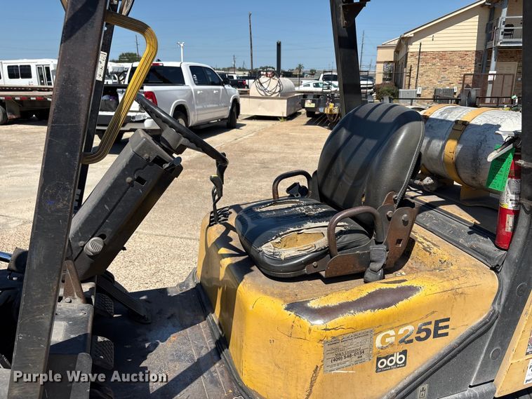 image for item EA7486 Daewoo G25E-3 forklift