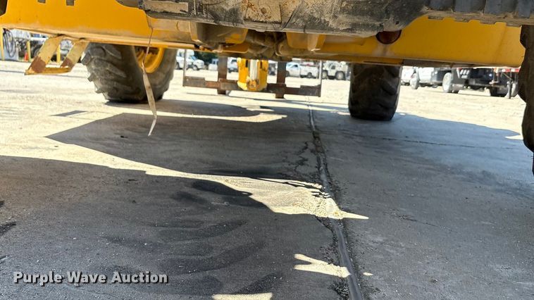 image for item EA7487 Gehl DL944H telehandler