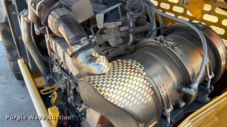 image for item EA7487 Gehl DL944H telehandler