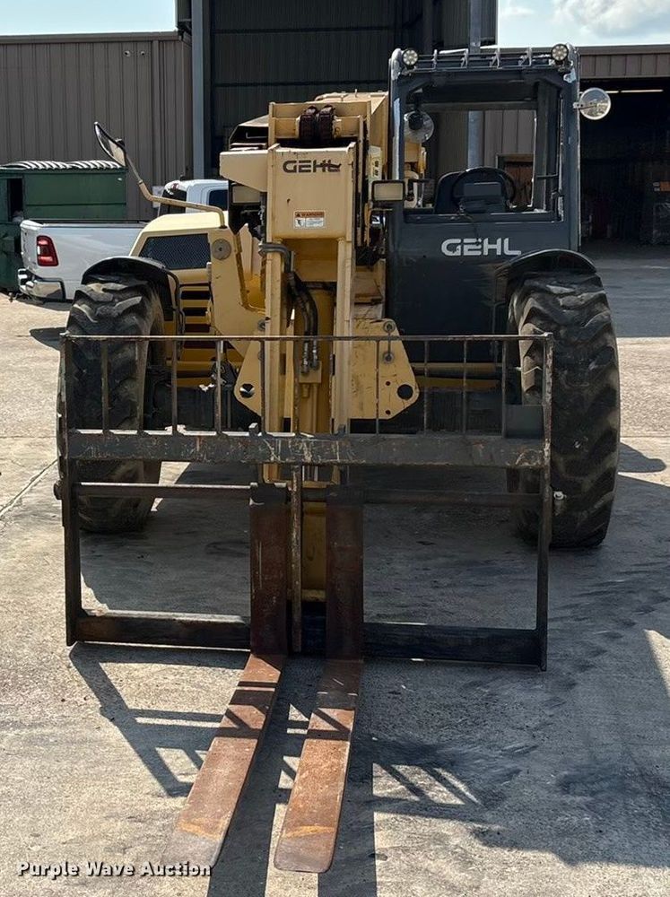 image for item EA7489 2007 Gehl DL944 telehandler