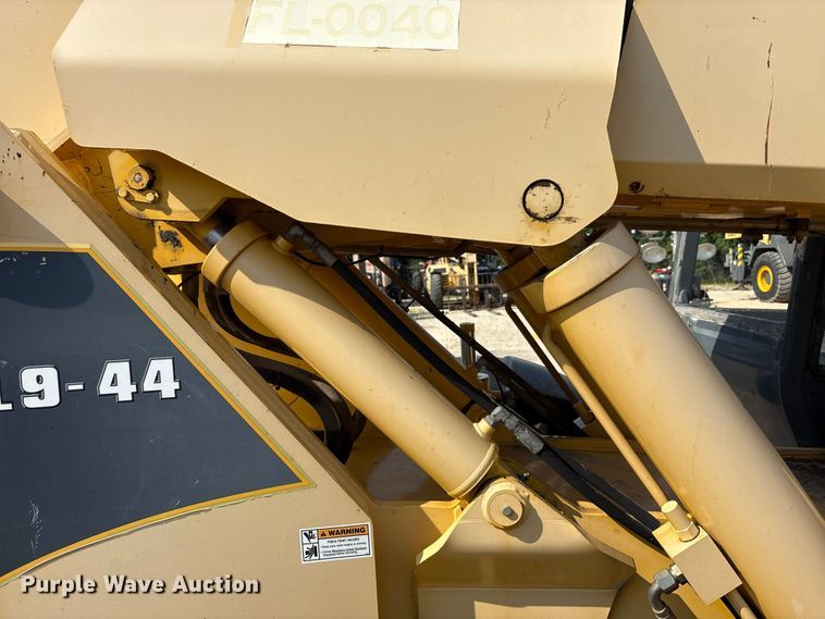 image for item EA7489 2007 Gehl DL944 telehandler