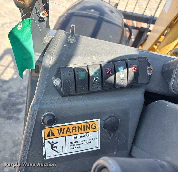 image for item EA7489 2007 Gehl DL944 telehandler