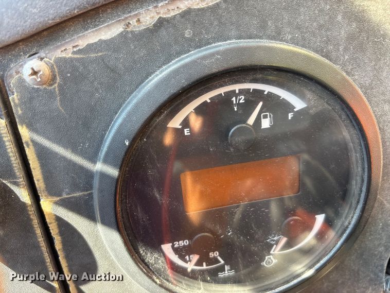 image for item EA7490 2013 JLG G9-43A telehandler