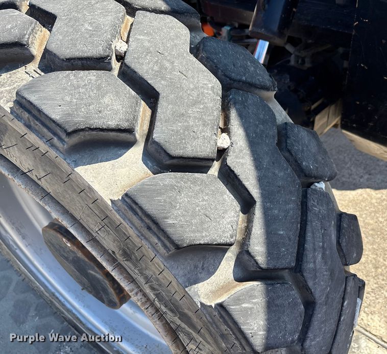 image for item EA7490 2013 JLG G9-43A telehandler