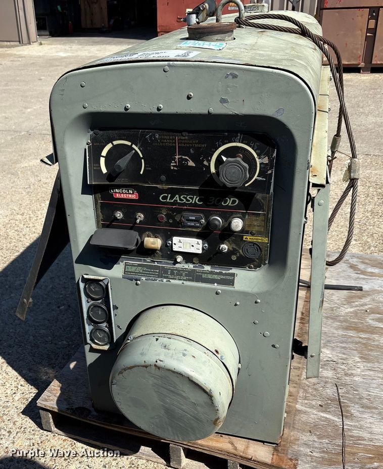 image for item EA7491 Lincoln Electric Classic 300D welder