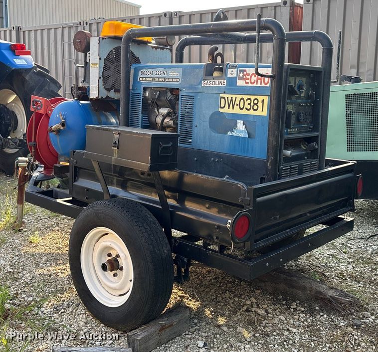 image for item EA7493 Miller Bobcat 225 NT welder