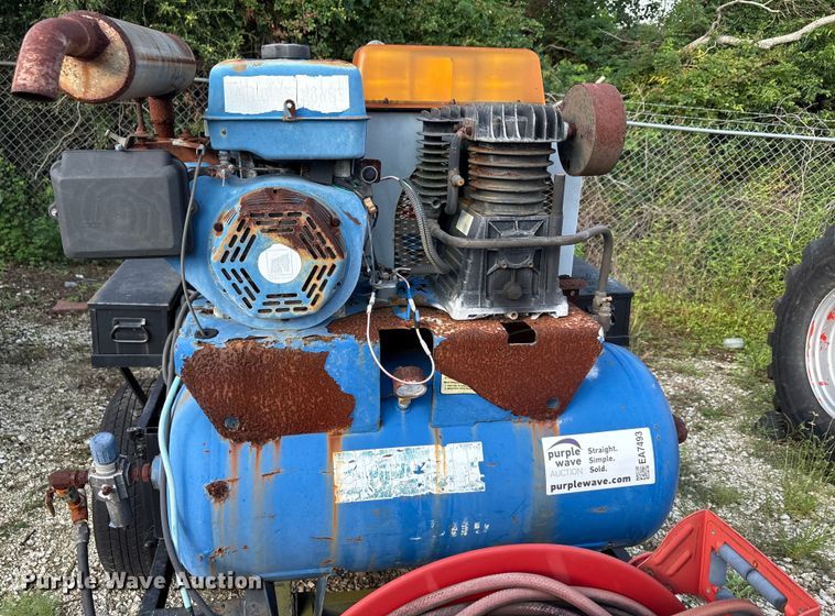 image for item EA7493 Miller Bobcat 225 NT welder