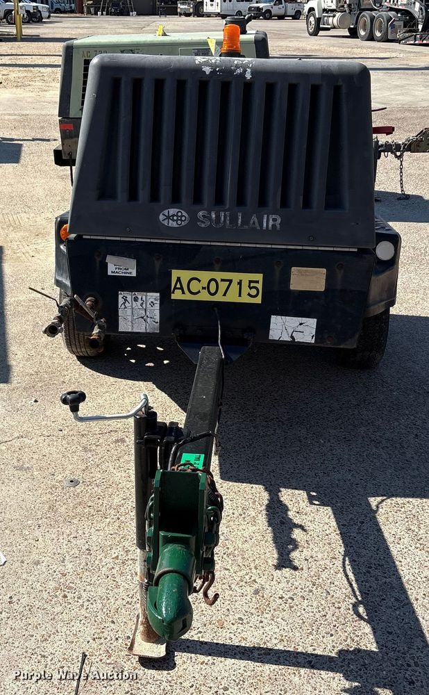 image for item EA7498 Sullair 185 air compressor