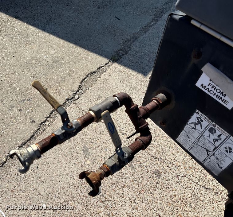 image for item EA7498 Sullair 185 air compressor