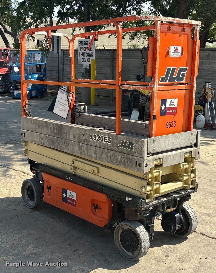image for item EA7500 2011 JLG 1930ES scissor lift