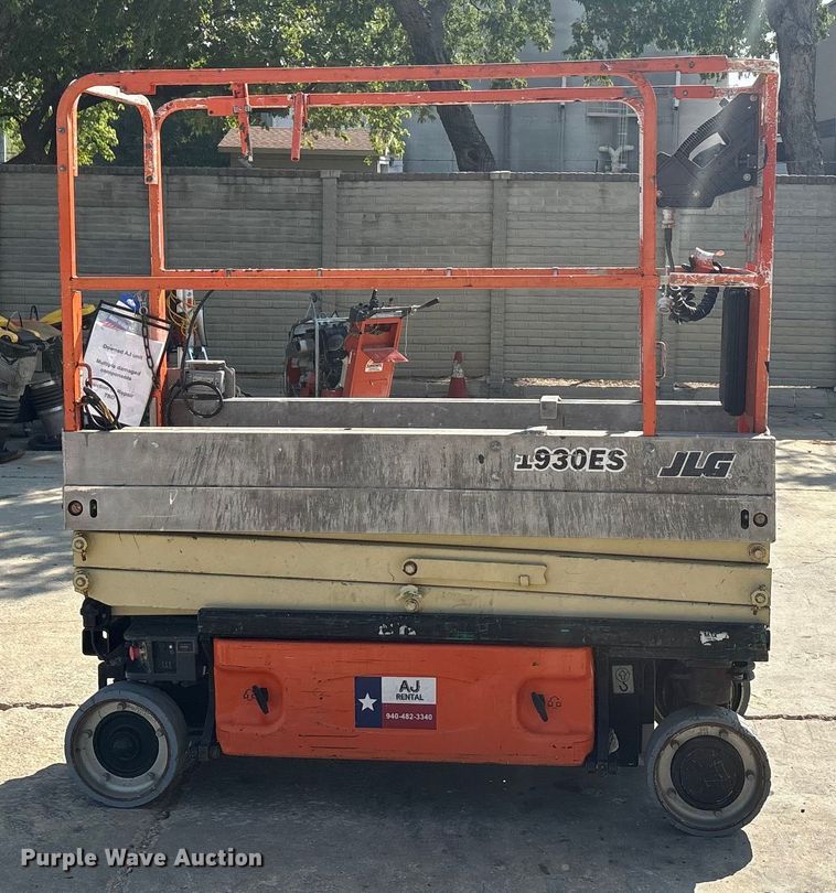 image for item EA7500 2011 JLG 1930ES scissor lift