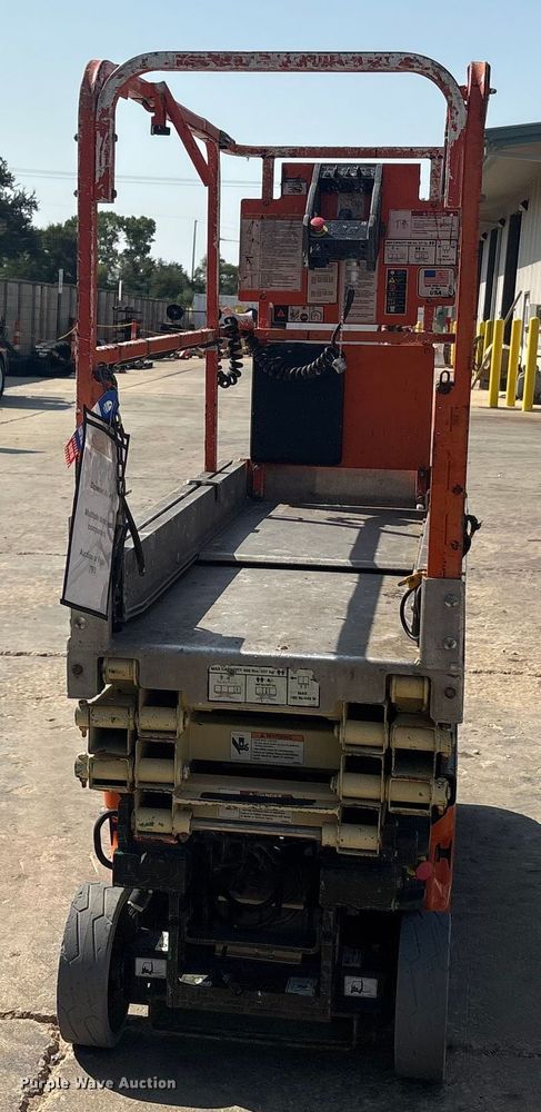 image for item EA7500 2011 JLG 1930ES scissor lift