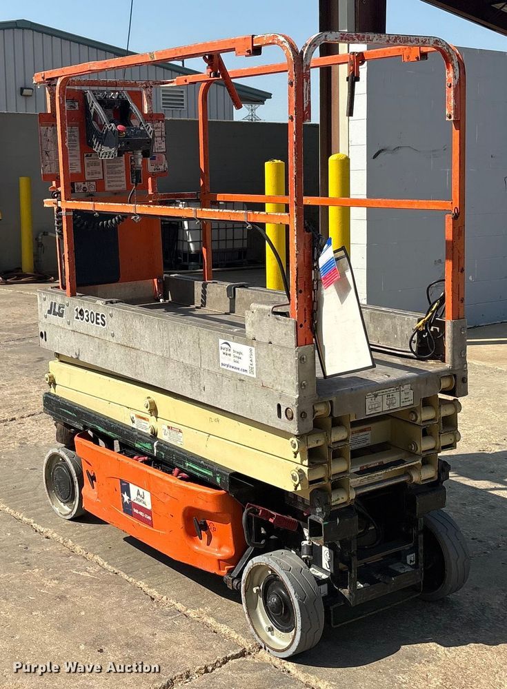 image for item EA7500 2011 JLG 1930ES scissor lift