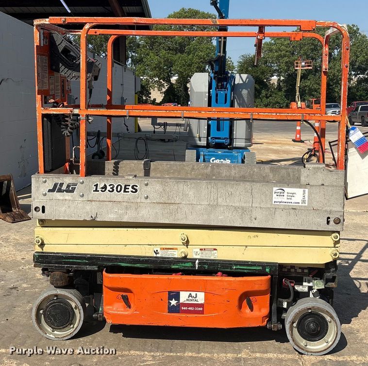 image for item EA7500 2011 JLG 1930ES scissor lift