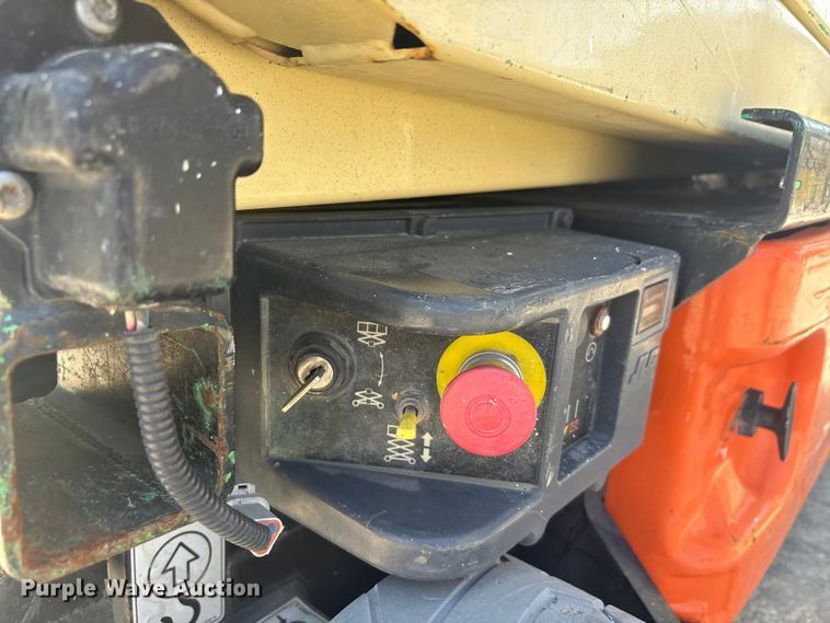 image for item EA7500 2011 JLG 1930ES scissor lift
