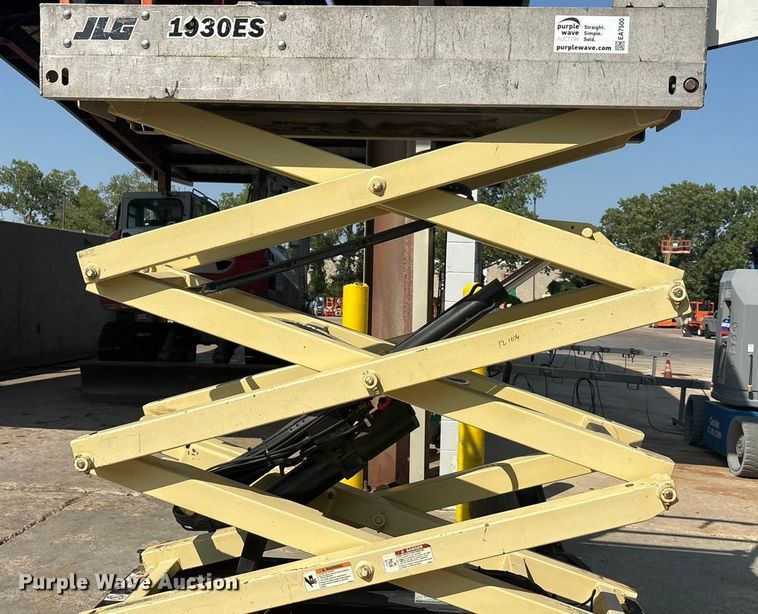 image for item EA7500 2011 JLG 1930ES scissor lift