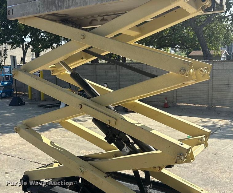 image for item EA7500 2011 JLG 1930ES scissor lift