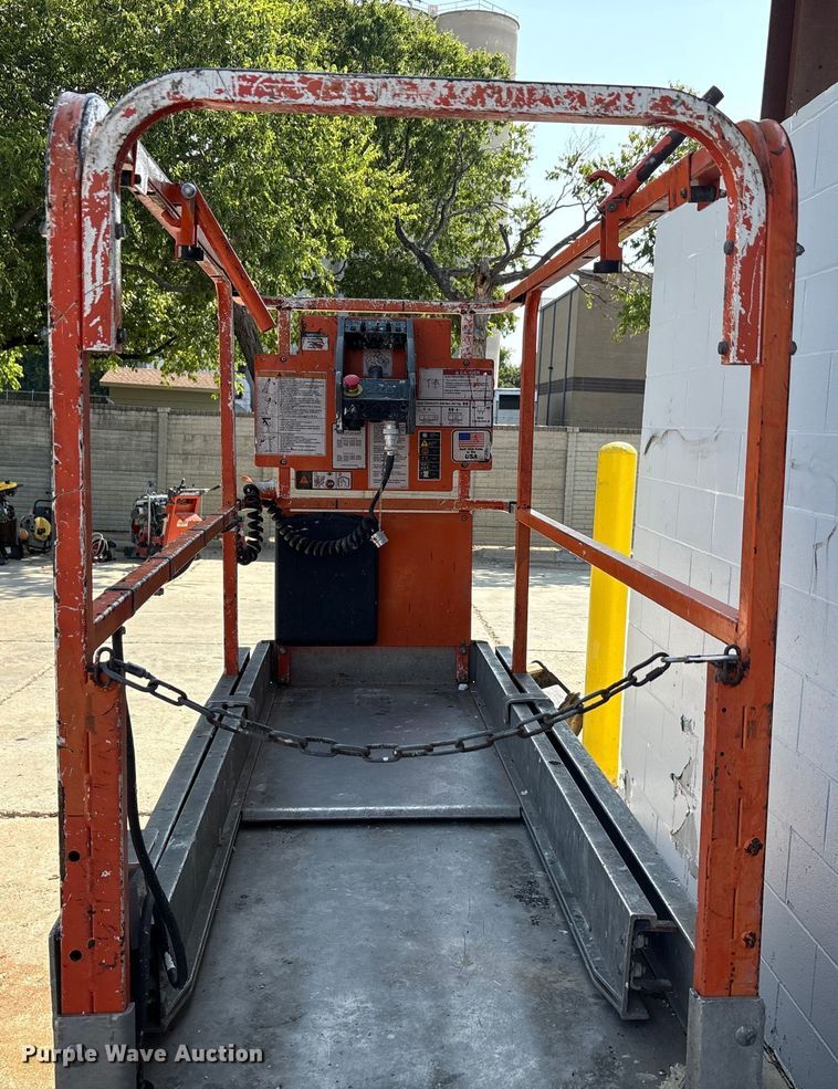 image for item EA7500 2011 JLG 1930ES scissor lift