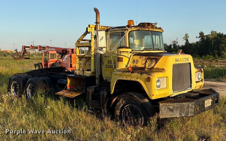 image for item EA7502 1979 Mack winch truck