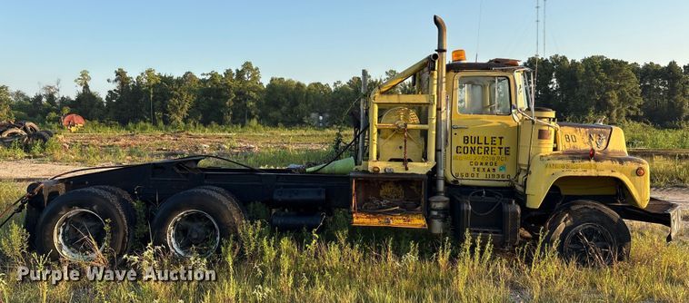 image for item EA7502 1979 Mack winch truck