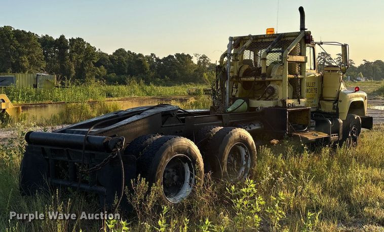 image for item EA7502 1979 Mack winch truck