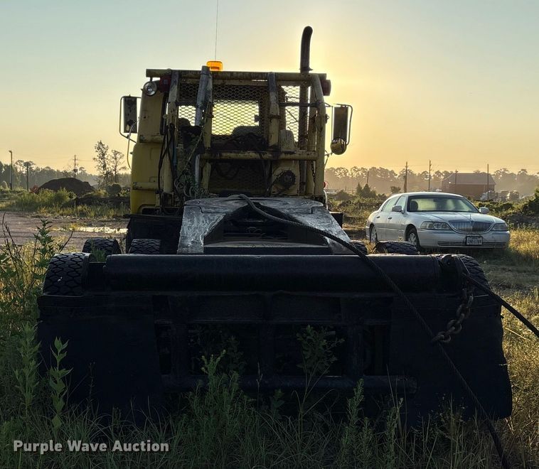 image for item EA7502 1979 Mack winch truck