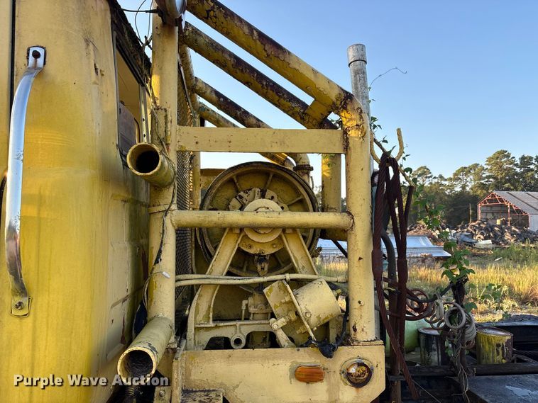 image for item EA7502 1979 Mack winch truck