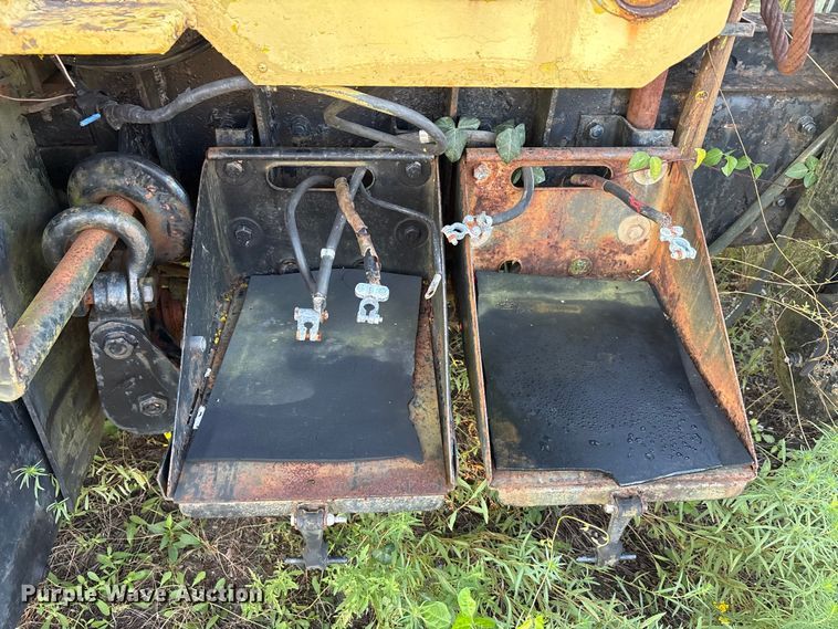 image for item EA7502 1979 Mack winch truck