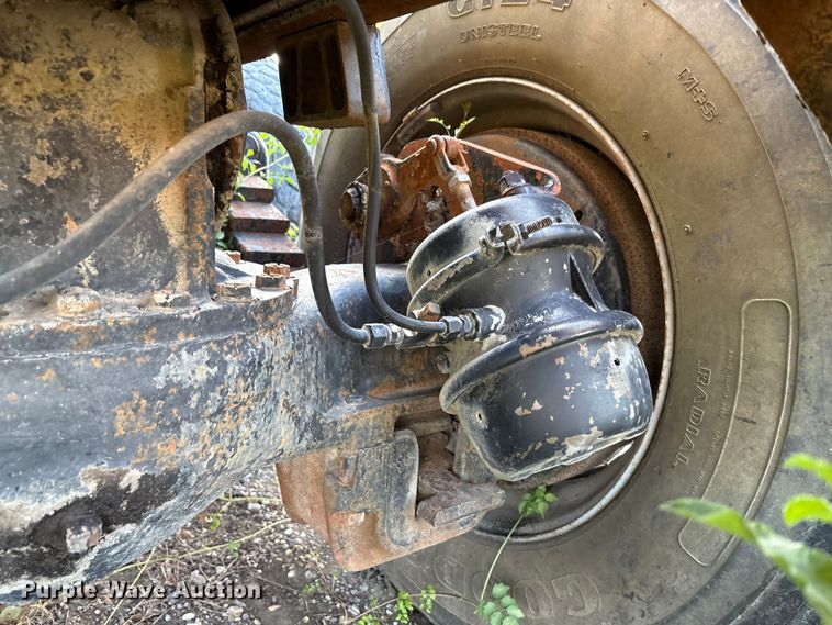 image for item EA7502 1979 Mack winch truck