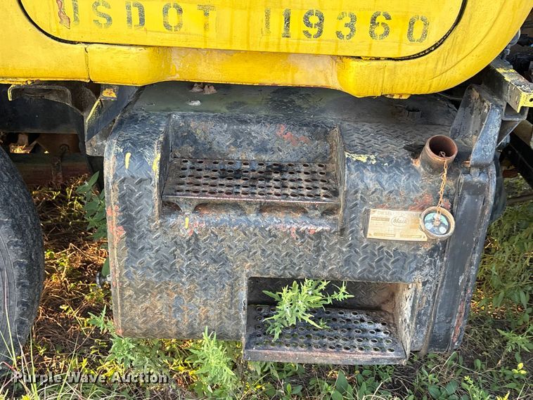 image for item EA7502 1979 Mack winch truck