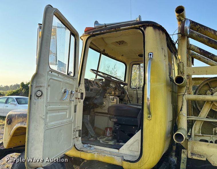 image for item EA7502 1979 Mack winch truck