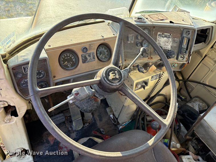 image for item EA7502 1979 Mack winch truck