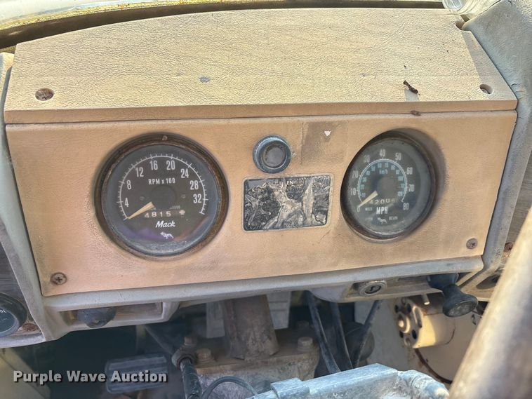 image for item EA7502 1979 Mack winch truck