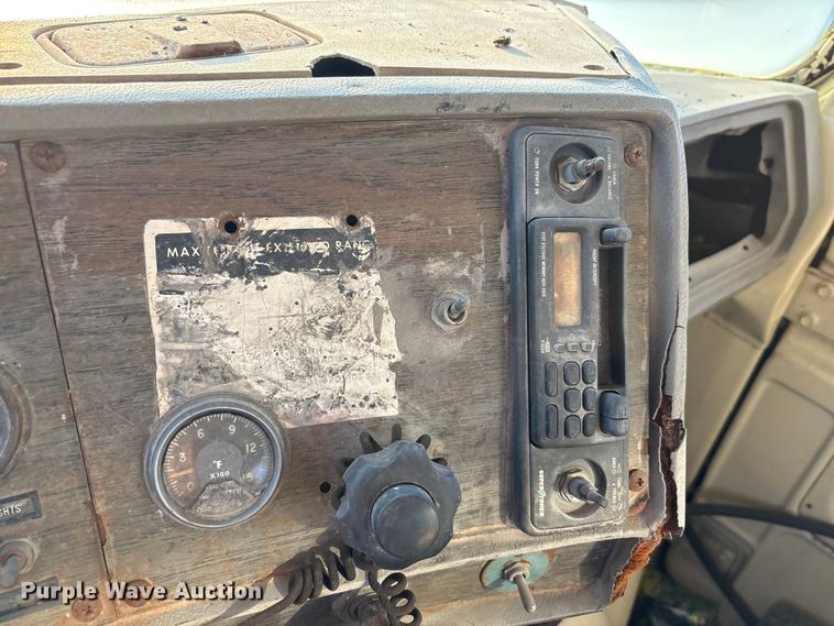 image for item EA7502 1979 Mack winch truck