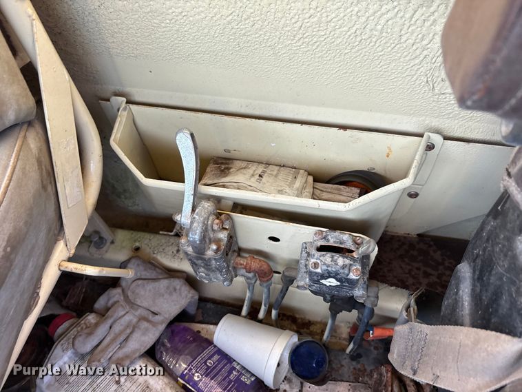 image for item EA7502 1979 Mack winch truck