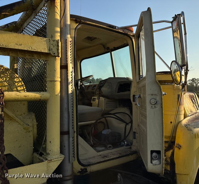 image for item EA7502 1979 Mack winch truck