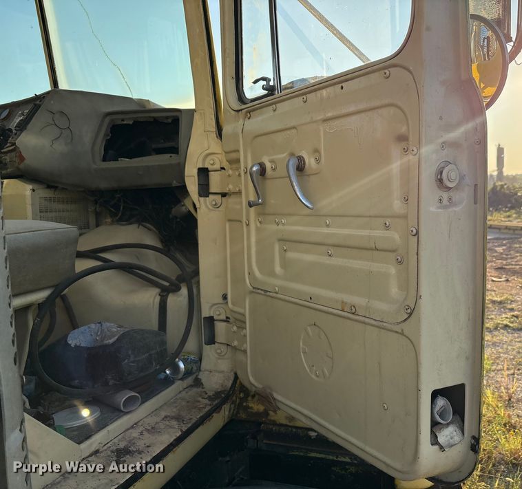 image for item EA7502 1979 Mack winch truck